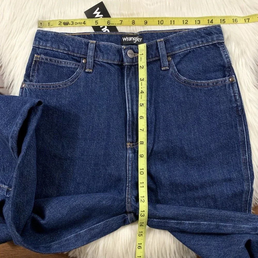 Wrangler Women's Size 29 X 28 Dark Wash High Rise Straight Leg‎ Denim Jeans